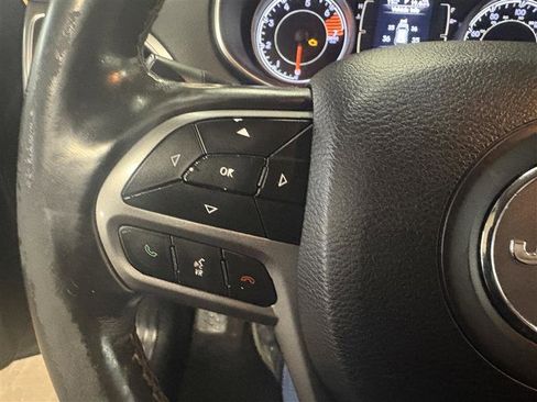 Used 2019 Jeep Cherokee Latitude w/ Cold Weather Group image 16