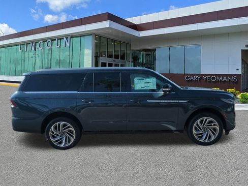 New 2025 Lincoln Navigator L Reserve image 3