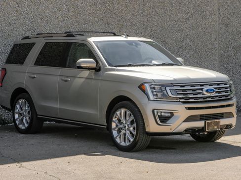 Used 2018 Ford Expedition Limited w/ Equipment Group 302A AWD/4WD image 7