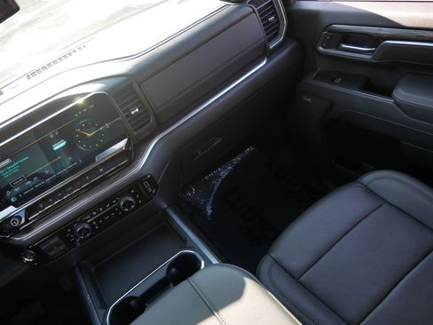 Used 2025 Chevrolet Silverado 3500 LTZ w/ LTZ Plus Package image 11