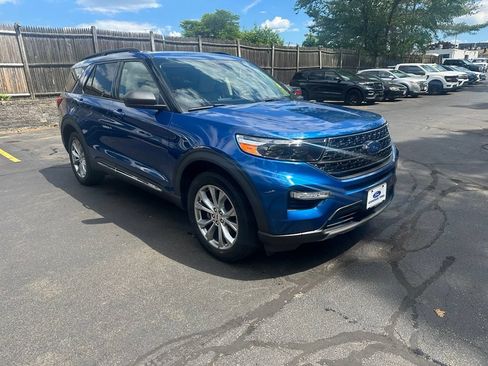 Used 2020 Ford Explorer XLT w/ Equipment Group 202A AWD/4WD image 3
