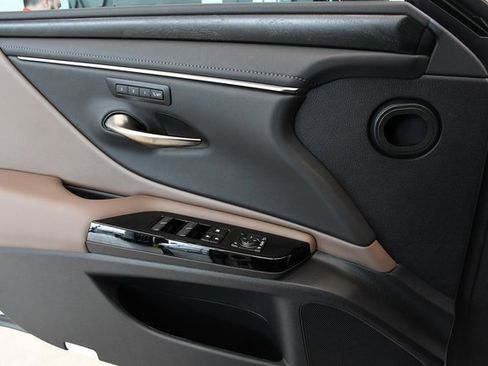 New 2025 Lexus ES 350 350 image 17