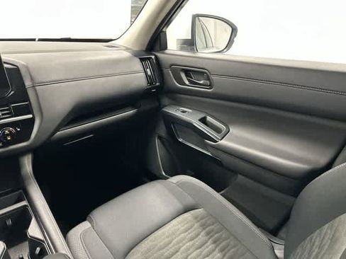 Used 2025 Nissan Pathfinder SV FWD image 13
