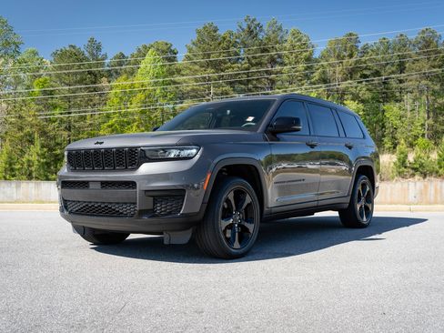 Used 2023 Jeep Grand Cherokee L Laredo AWD/4WD image 3