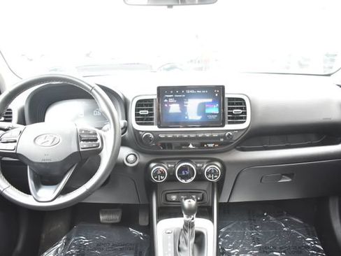 Used 2025 Hyundai Venue Limited FWD image 28