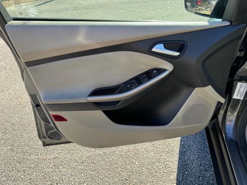 Used 2012 Ford Focus SEL image 39