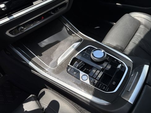 Used 2024 BMW X7 M60i w/ Climate Comfort Package AWD/4WD image 32