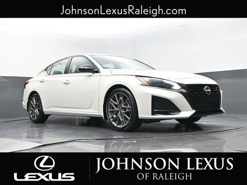 Used 2023 Nissan Altima 2.0 SR FWD image 14