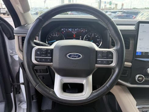Used 2024 Ford Expedition Limited image 17