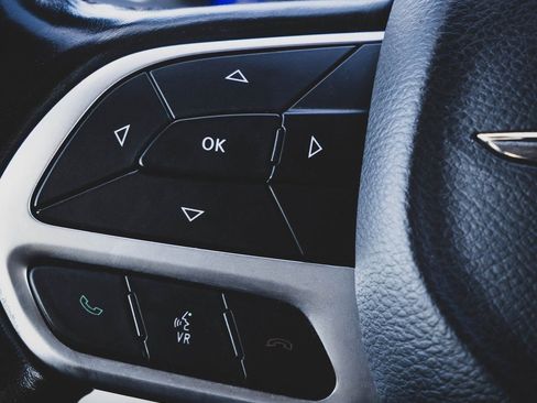 Used 2019 Chrysler Pacifica Touring-L Plus w/ Advanced Safetytec Group image 13