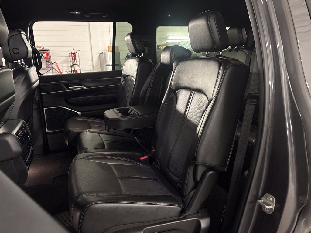 Used 2024 Jeep Wagoneer Series II w/ Flexible Seating Group RWD image 14
