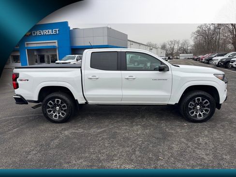 Used 2023 Chevrolet Colorado LT w/ LT Convenience Package III image 2