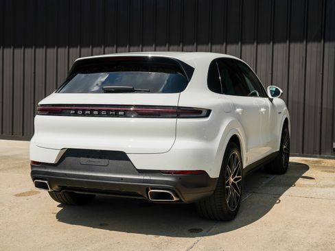 New 2026 Porsche Cayenne E-Hybrid image 10