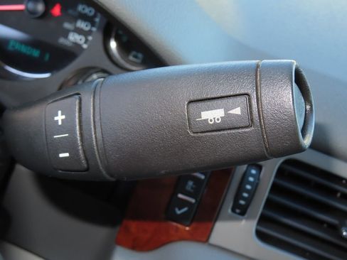 Used 2010 GMC Sierra 3500 SLT w/ SLT Convenience Package image 12