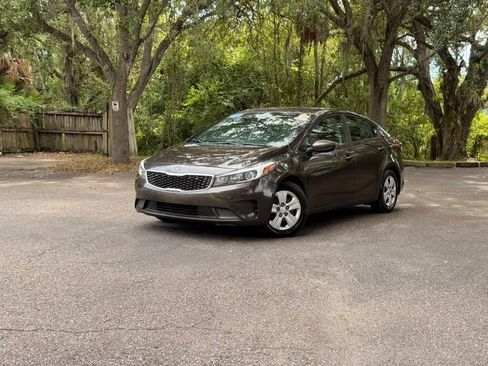 Used 2018 Kia Forte LX FWD image 1