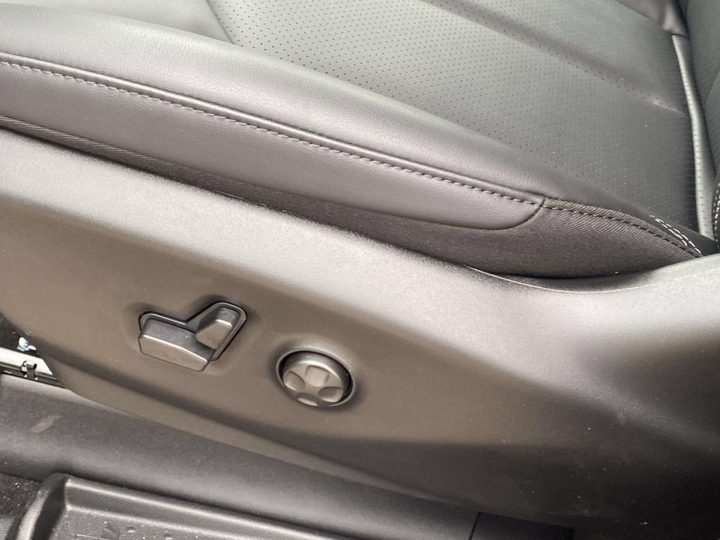 New 2027 Chrysler Pacifica Select FWD image 44