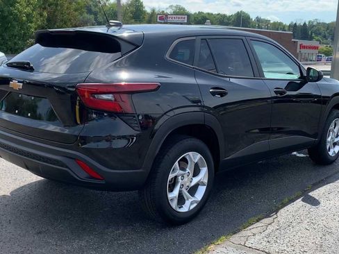 Certified 2024 Chevrolet Trax LS w/ LS Convenience Package FWD image 8