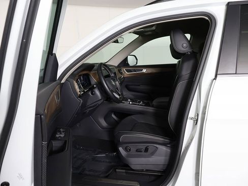 Used 2025 Volkswagen Atlas SE FWD image 28