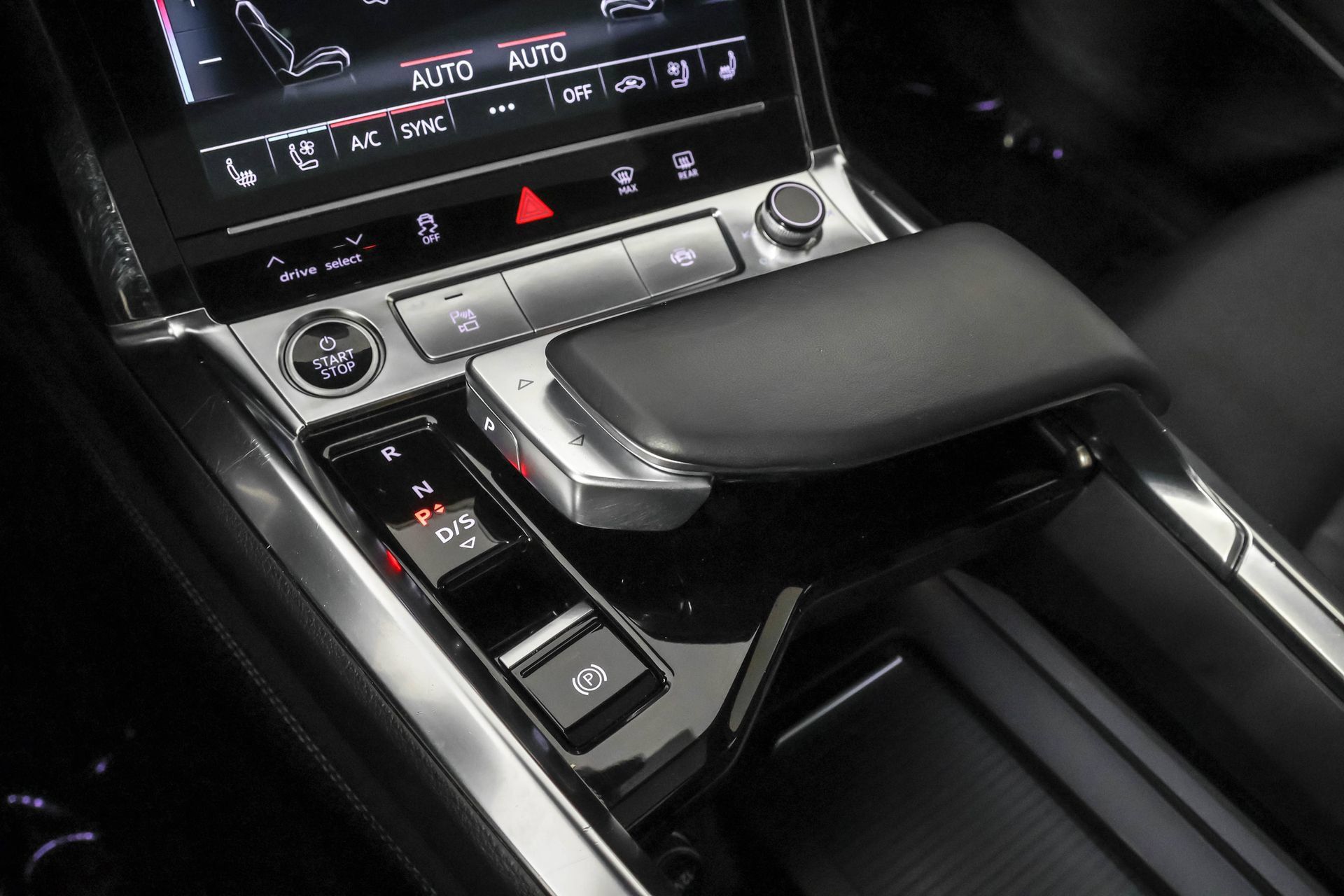 Used 2024 Audi Q8 e-tron Premium Plus w/ Premium Plus Package AWD/4WD image 31