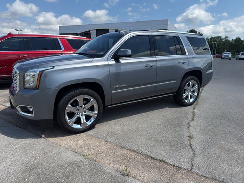 Used 2018 GMC Yukon Denali w/ Denali Ultimate Package AWD/4WD image 1