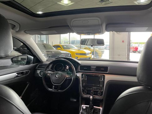 Used 2019 Volkswagen Passat 2.0T Wolfsburg w/ Wheels & Sunroof Package image 26