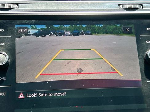 Used 2023 Volkswagen Tiguan SE w/ Panoramic Sunroof Package FWD image 34