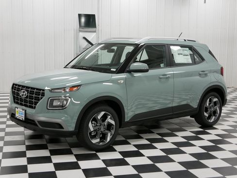 New 2025 Hyundai Venue SEL image 4