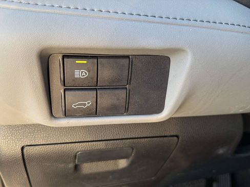 Certified 2021 Toyota Highlander XLE FWD image 20