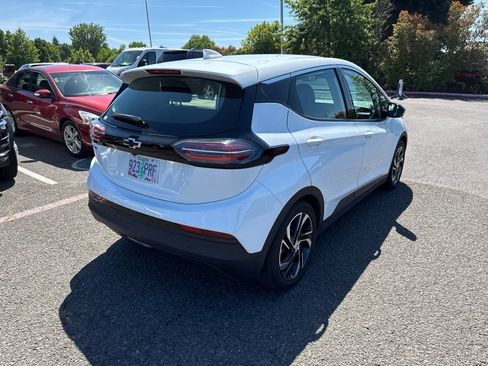 Used 2023 Chevrolet Bolt LT w/ Infotainment Package FWD image 9
