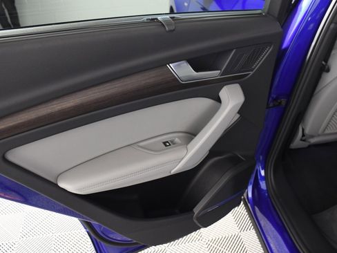 Used 2024 Audi Q5 e Prestige w/ Prestige Package image 26