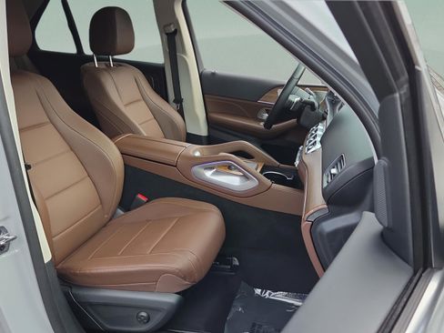 Used 2025 Mercedes-Benz GLE 450e 4MATIC w/ Winter Package image 25