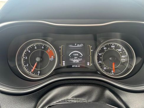 Used 2019 Jeep Cherokee Latitude w/ Cold Weather Group image 17