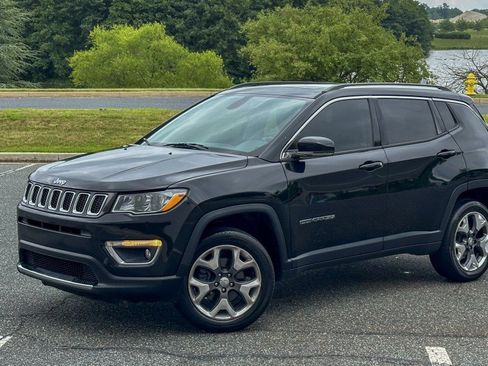 Used 2017 Jeep Compass Limited w/ Navigation Group AWD/4WD image 3