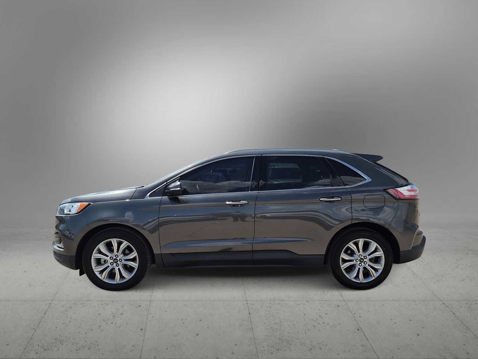 Used 2019 Ford Edge Titanium FWD image 5