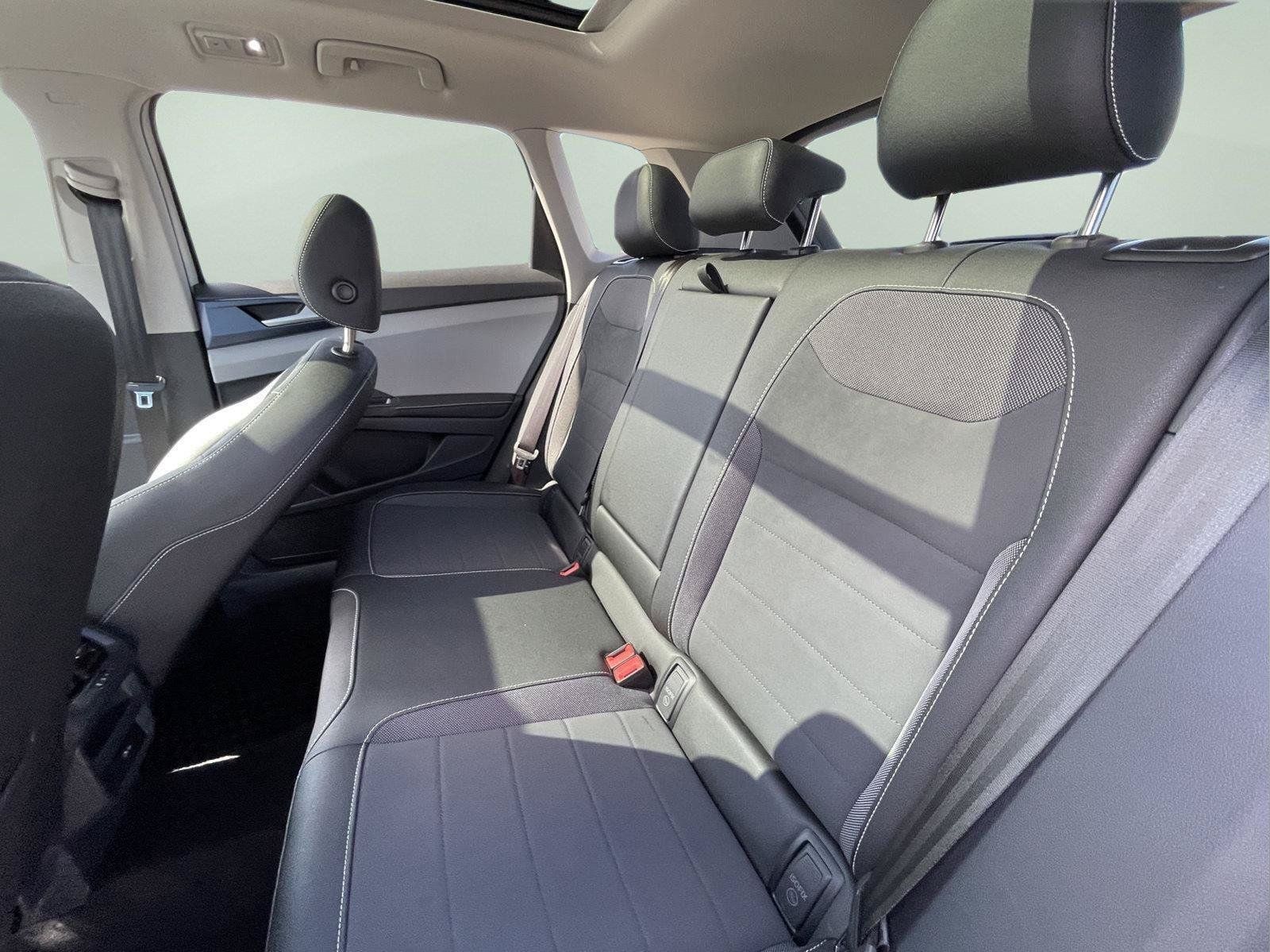 Used 2024 Volkswagen Taos SE w/ Panoramic Sunroof Package AWD/4WD image 15
