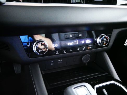 New 2026 Mitsubishi Outlander LE AWD/4WD image 8