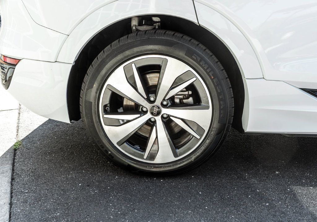 Used 2024 Audi Q8 e-tron Premium AWD/4WD image 24