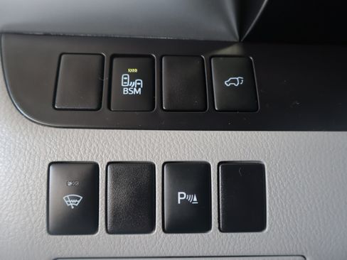 Used 2016 Toyota Highlander Limited image 11