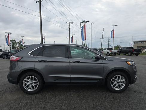 Used 2023 Ford Edge SEL image 4