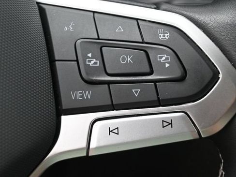 Used 2023 Volkswagen Taos SE w/ Panoramic Sunroof Package FWD image 18