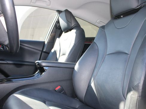 Used 2017 Toyota Prius Prime Premium w/ Preferred Accessory Package FWD image 17