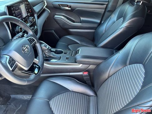 Used 2022 Toyota Highlander XSE FWD image 20