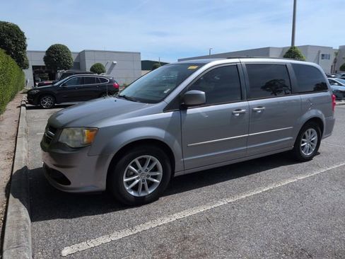 Used 2014 Dodge Grand Caravan SXT w/ UConnect Hands-Free Group FWD image 2