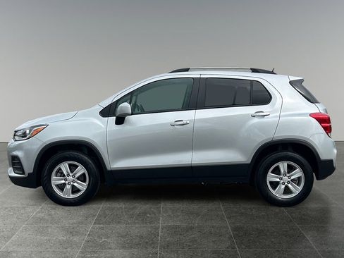 Used 2022 Chevrolet Trax LT w/ Driver Confidence Package image 4