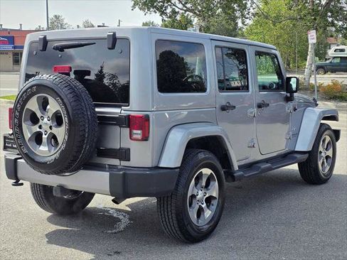 Used 2017 Jeep Wrangler Unlimited Sahara w/ Connectivity Group AWD/4WD image 3