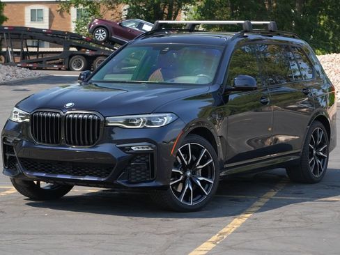Used 2021 BMW X7 xDrive40i w/ M Sport Package AWD/4WD image 1