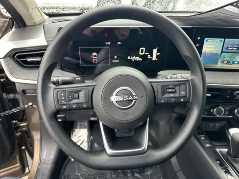 Used 2025 Nissan Kicks SV FWD image 18