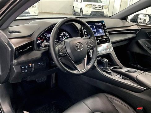 Used 2021 Toyota Avalon XLE w/ Moonroof Package image 17