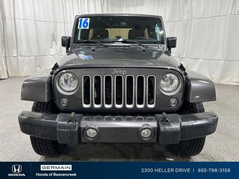 Used 2016 Jeep Wrangler Unlimited Sahara w/ Dual Top Group AWD/4WD image 3