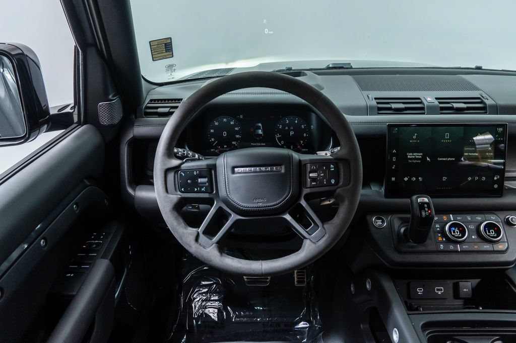 Used 2023 Land Rover Defender 110 V8 AWD/4WD image 14